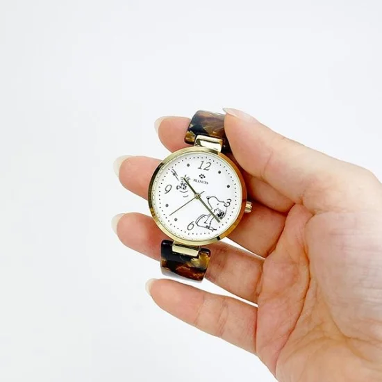 Snoopy's bangle-type wristwatch
