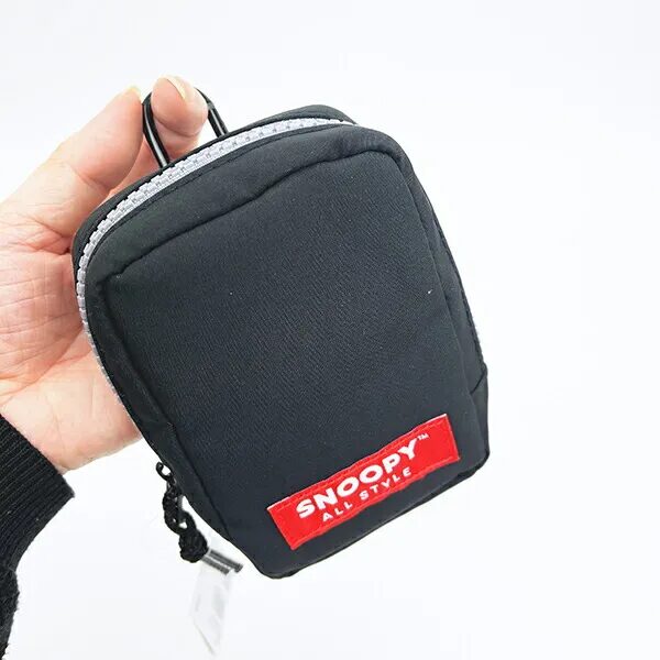スヌーピーの縦型ポーチ
