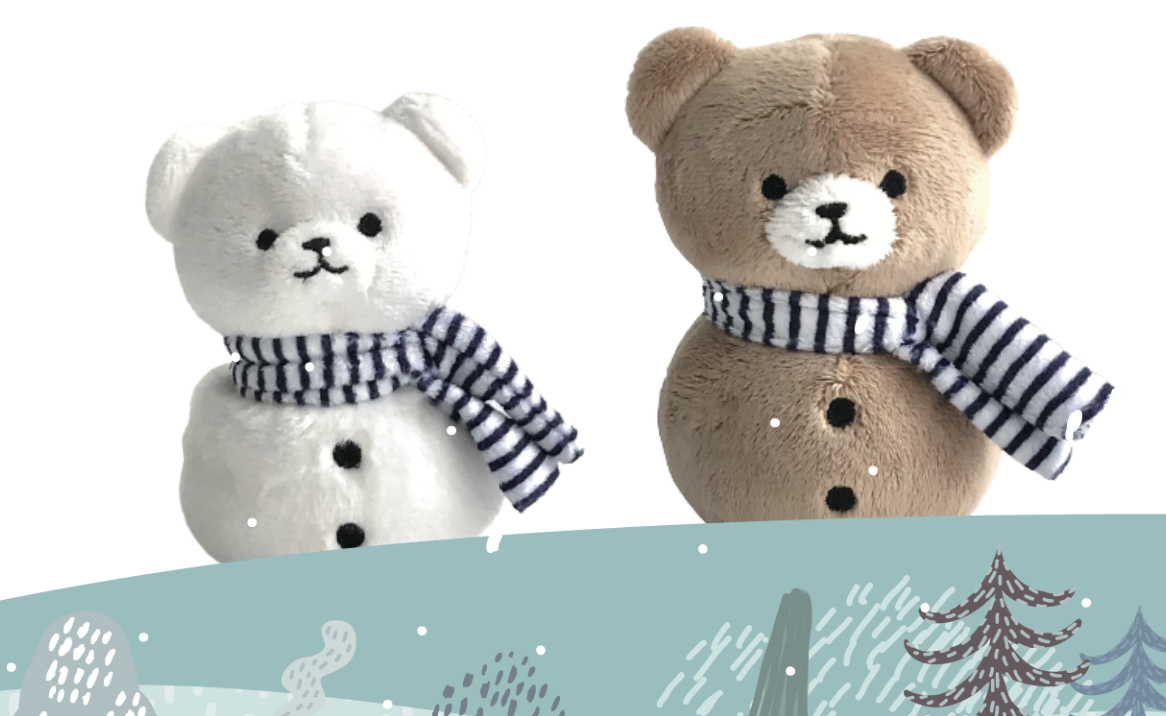 マフラーを巻いた雪だるまクマのぬいぐるみ2体